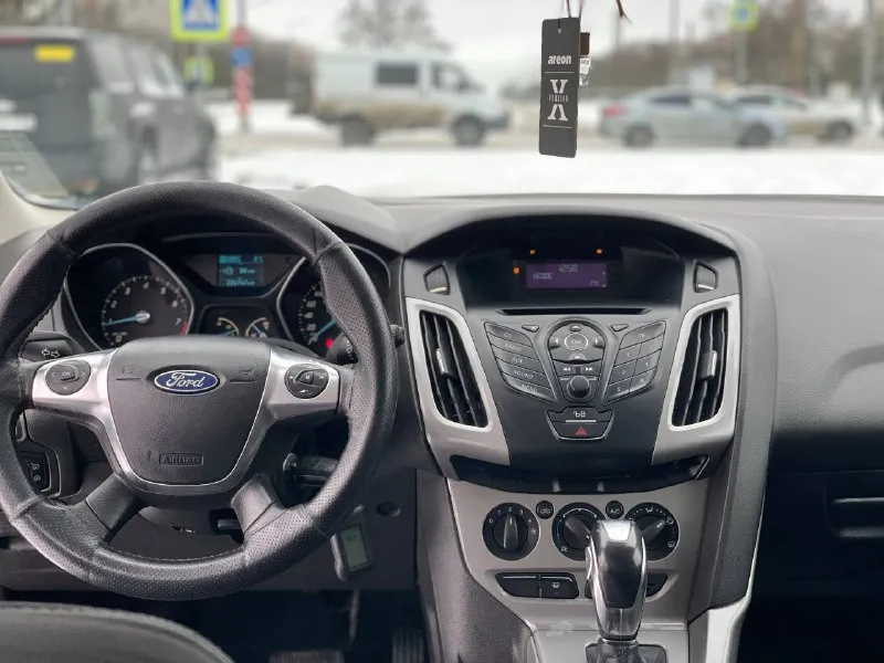 Продам ford focus 3 год выпуска 2011 эксплуатация с 2012 у автомобиля была бережная эксплуатация коробка робот 6 ст родной пробег 226.000 по кузову в отличном состоянии зоны риска в броне пленке автомобиль в отличном состоянии как внешне так и технически двигатель 1.6 в отличном состоянии не дымит не троит тяга отличная коробка в идеальном состоянии без пинков без задержки в переключении коробка обслужена ходовая отличная не стучит не гремит дорогу держит отлично по кузову в прекрасном состоянии рыжиков гнили впятин нет кузов выглядит как на фото комплектация роботизированая коробка кондиционер эур стеклоподъемники подогрев зеркал подогрев сидений обогрев заднего стекла заводская мультимедиа мультируль крузиз контроль лед лампы диски r17 на хорошей резине по автомобилю вложений нет сел и поехал все остальные интересующися вопросы по телефону цена 750.000₽ хороший торг у капота город 🌆 осмотра мариуполь +794 📲 tg:. 📞 звоните: +7(949)1007492 - фотография - 10