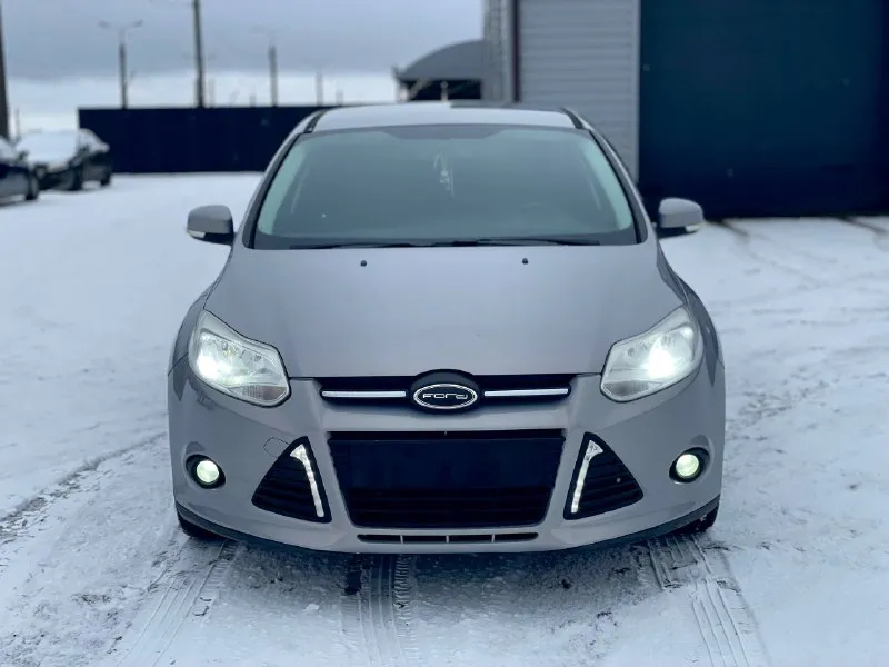 Продам ford focus 3 год выпуска 2011 эксплуатация с 2012 у автомобиля была бережная эксплуатация коробка робот 6 ст родной пробег 226.000 по кузову в отличном состоянии зоны риска в броне пленке автомобиль в отличном состоянии как внешне так и технически двигатель 1.6 в отличном состоянии не дымит не троит тяга отличная коробка в идеальном состоянии без пинков без задержки в переключении коробка обслужена ходовая отличная не стучит не гремит дорогу держит отлично по кузову в прекрасном состоянии рыжиков гнили впятин нет кузов выглядит как на фото комплектация роботизированая коробка кондиционер эур стеклоподъемники подогрев зеркал подогрев сидений обогрев заднего стекла заводская мультимедиа мультируль крузиз контроль лед лампы диски r17 на хорошей резине по автомобилю вложений нет сел и поехал все остальные интересующися вопросы по телефону цена 750.000₽ хороший торг у капота город 🌆 осмотра мариуполь +794 📲 tg:. 📞 звоните: +7(949)1007492 - фотография - 2