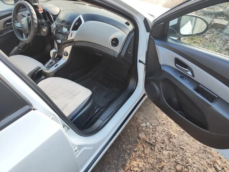 Здравствуйте. продам шевроле круз 2015 г. в. мотор 1.6, коробка автомат. состояние хорошее, вложений не требует!! три года в семье! продаёт хозяйка! находится в иловайске. цена 750 т. р. торг. тел+79493495399 - фотография - 9