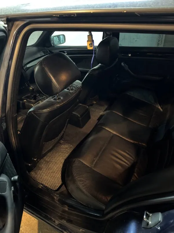 🚙марка: bmw e46 touring ⚙️двигатель: 2.0 (136л. с) ⛽️вид топлива: 📅год выпуска: 2000 💴цена:.444000руб торг обмен 🗺️пробег:530.000 км 📦:кпп :механика ⚜️я собственник владею больше года, много чего сделано по машине ! с машиной отдам много запчастей новых и б/у и летную резину на диска по машине требует внимание по кузову все остальные доп вопросы по телефону +79494381606 или в телеграмме 📍•город мариуполь 📲 tg: @pentagon2320 📞 звоните: +7(949)4381606 - фотография - 3