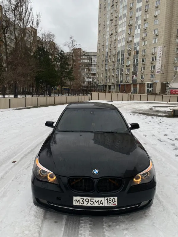 Продам bmw e60 525i рестайлинг 2008 года, в отличном состоянии! родной пробег авто 277.000 км, n52в25 обьемом 2.5, на 218 л/с, самый надежный в линейке, едет на все свои силы, не дымит, не троит. автоматическая 6-ти ступенчая коробка передач так же полностью обслужена, передачи листает незаметно во всех режимах, без пинков и тд, масло заменено около 30.000 км назад. передние фары в бронепленке, вид у авто отличный, без внимания на дороге не останетесь по комплектации: адаптивные ксеноновые фары, обогрев и регулировка зеркал, туманки, подогрев руля, подогрев сидений, системы курсовой устойчивости abs, esp / esc / dsc / vsa, электрорегулировка передних сидений, задняя шторка, датчик света, датчик дождя, мультируль, омыватели фар, бортовой компьютер, климат двухзонный заправлен, холодит и греет, бежевый салон сохранился хорошо, кожа в отличном состоянии. установлена дорогая мультимедиа android с carplay, 8 динамиков вкруг, тонированная вкруг дорогой пленкой, сейча 📞 звоните: +7(989)3614148 - фотография - 2