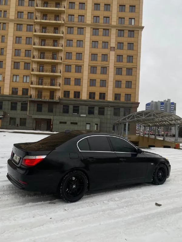 Продам bmw e60 525i рестайлинг 2008 года, в отличном состоянии! родной пробег авто 277.000 км, n52в25 обьемом 2.5, на 218 л/с, самый надежный в линейке, едет на все свои силы, не дымит, не троит. автоматическая 6-ти ступенчая коробка передач так же полностью обслужена, передачи листает незаметно во всех режимах, без пинков и тд, масло заменено около 30.000 км назад. передние фары в бронепленке, вид у авто отличный, без внимания на дороге не останетесь по комплектации: адаптивные ксеноновые фары, обогрев и регулировка зеркал, туманки, подогрев руля, подогрев сидений, системы курсовой устойчивости abs, esp / esc / dsc / vsa, электрорегулировка передних сидений, задняя шторка, датчик света, датчик дождя, мультируль, омыватели фар, бортовой компьютер, климат двухзонный заправлен, холодит и греет, бежевый салон сохранился хорошо, кожа в отличном состоянии. установлена дорогая мультимедиа android с carplay, 8 динамиков вкруг, тонированная вкруг дорогой пленкой, сейча 📞 звоните: +7(989)3614148 - фотография - 4