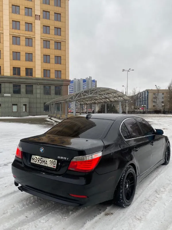 Продам bmw e60 525i рестайлинг 2008 года, в отличном состоянии! родной пробег авто 277.000 км, n52в25 обьемом 2.5, на 218 л/с, самый надежный в линейке, едет на все свои силы, не дымит, не троит. автоматическая 6-ти ступенчая коробка передач так же полностью обслужена, передачи листает незаметно во всех режимах, без пинков и тд, масло заменено около 30.000 км назад. передние фары в бронепленке, вид у авто отличный, без внимания на дороге не останетесь по комплектации: адаптивные ксеноновые фары, обогрев и регулировка зеркал, туманки, подогрев руля, подогрев сидений, системы курсовой устойчивости abs, esp / esc / dsc / vsa, электрорегулировка передних сидений, задняя шторка, датчик света, датчик дождя, мультируль, омыватели фар, бортовой компьютер, климат двухзонный заправлен, холодит и греет, бежевый салон сохранился хорошо, кожа в отличном состоянии. установлена дорогая мультимедиа android с carplay, 8 динамиков вкруг, тонированная вкруг дорогой пленкой, сейча 📞 звоните: +7(989)3614148 - фотография - 5