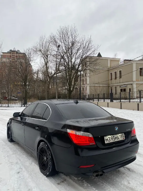 Продам bmw e60 525i рестайлинг 2008 года, в отличном состоянии! родной пробег авто 277.000 км, n52в25 обьемом 2.5, на 218 л/с, самый надежный в линейке, едет на все свои силы, не дымит, не троит. автоматическая 6-ти ступенчая коробка передач так же полностью обслужена, передачи листает незаметно во всех режимах, без пинков и тд, масло заменено около 30.000 км назад. передние фары в бронепленке, вид у авто отличный, без внимания на дороге не останетесь по комплектации: адаптивные ксеноновые фары, обогрев и регулировка зеркал, туманки, подогрев руля, подогрев сидений, системы курсовой устойчивости abs, esp / esc / dsc / vsa, электрорегулировка передних сидений, задняя шторка, датчик света, датчик дождя, мультируль, омыватели фар, бортовой компьютер, климат двухзонный заправлен, холодит и греет, бежевый салон сохранился хорошо, кожа в отличном состоянии. установлена дорогая мультимедиа android с carplay, 8 динамиков вкруг, тонированная вкруг дорогой пленкой, сейча 📞 звоните: +7(989)3614148 - фотография - 6