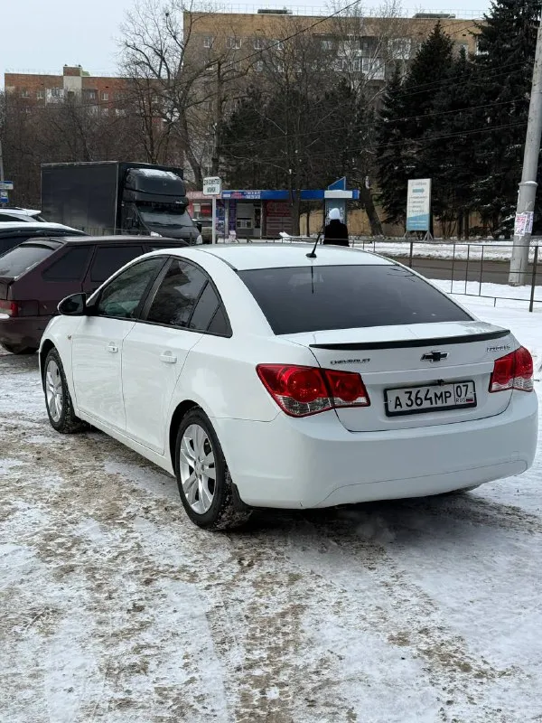 Продается chevrolet cruze 2010 год 1.6 мкпп атмосферник без турбин цена: 715.000 руб + разумный торг реальному покупателю тел: +7-949-024-81-88 ( либо telegram ) шевроле круз -мотор на отлично не дымит не троит работает ровно масло не ест ! -коробка без нареканий не хрустит не выбивает все передачи вкл идеально - пробег 184.000 - все стекла родные вкл лобовое - автотека зеленая ( без дтп и выплат ) - салон только после химчистки чистый и опрятный - стоят диски r17 на хорошей зимней резине и лето отдам в комплекте и + 2 комплекта ковриков - по кузову выглядит отлично, пороги и днище в отличном состоянии гнили и рыжиков нету -из последнего поменял масло в двс, фильтра, свечи, опорные подшипники, тросики ручника, заднии колодки, передние лампы светят хорошо - доп стоит газ вписан в птс расход порадует - комплектация ls - кондиционер холодит, печка греет -переоформление без проблем могу присутствовать в мрэо документы кристально чистые без штраф и запретов и. т.д - осмотр макеевка центр - фотография - 5