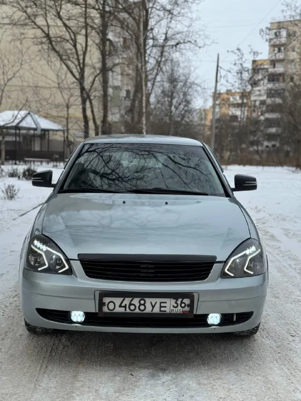 Lada priora цена - 335.000₽ город - мариуполь год выпуска - 2007 пробег - 265.000 топливо - бензин модификация- 1.6 16v кпп - механика собственник - да +79497368266 автомобиль в отличном состоянии! по технике все идеально двигатель и коробка на отлично. очень экономичное авто, полностью обслужен вложений не требует. по кузову без ржавчины и гнили салон ухожен не прокурен. документы в полном порядке! птс оригинал 2 владельца, автотека зеленая 🍀 комплектация: гур abs air bag - фотография - 2