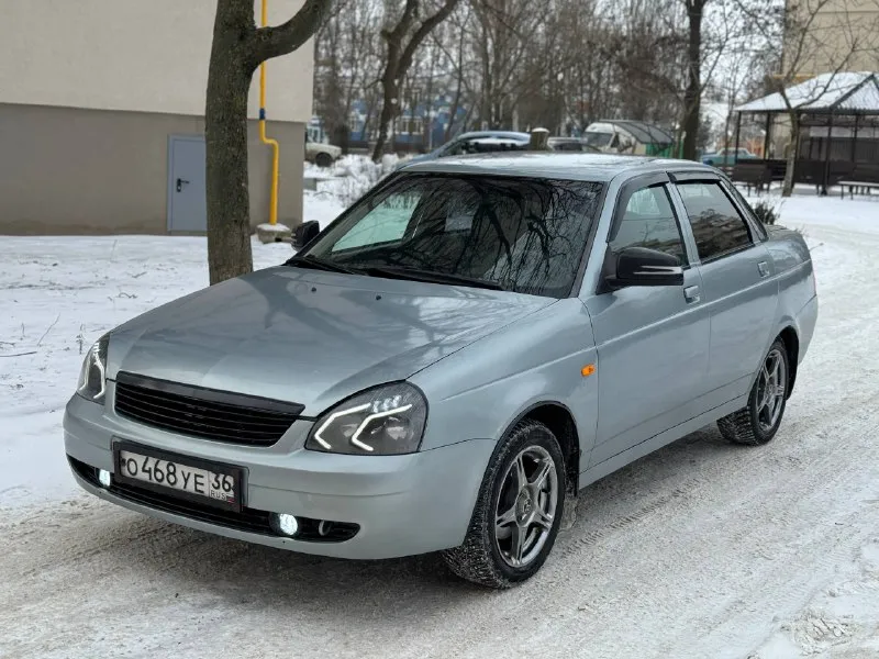 Lada priora цена - 335.000₽ город - мариуполь год выпуска - 2007 пробег - 265.000 топливо - бензин модификация- 1.6 16v кпп - механика собственник - да +79497368266 автомобиль в отличном состоянии! по технике все идеально двигатель и коробка на отлично. очень экономичное авто, полностью обслужен вложений не требует. по кузову без ржавчины и гнили салон ухожен не прокурен. документы в полном порядке! птс оригинал 2 владельца, автотека зеленая 🍀 комплектация: гур abs air bag - фотография - 3