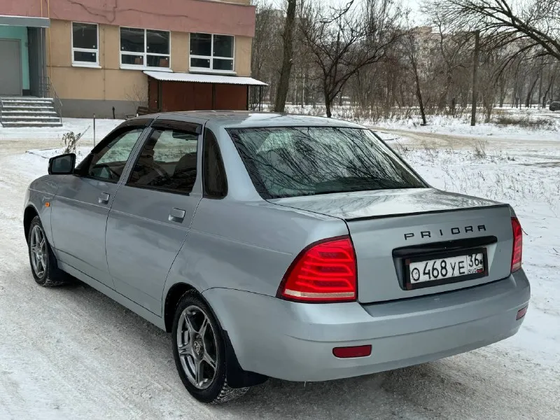 Lada priora цена - 335.000₽ город - мариуполь год выпуска - 2007 пробег - 265.000 топливо - бензин модификация- 1.6 16v кпп - механика собственник - да +79497368266 автомобиль в отличном состоянии! по технике все идеально двигатель и коробка на отлично. очень экономичное авто, полностью обслужен вложений не требует. по кузову без ржавчины и гнили салон ухожен не прокурен. документы в полном порядке! птс оригинал 2 владельца, автотека зеленая 🍀 комплектация: гур abs air bag - фотография - 4