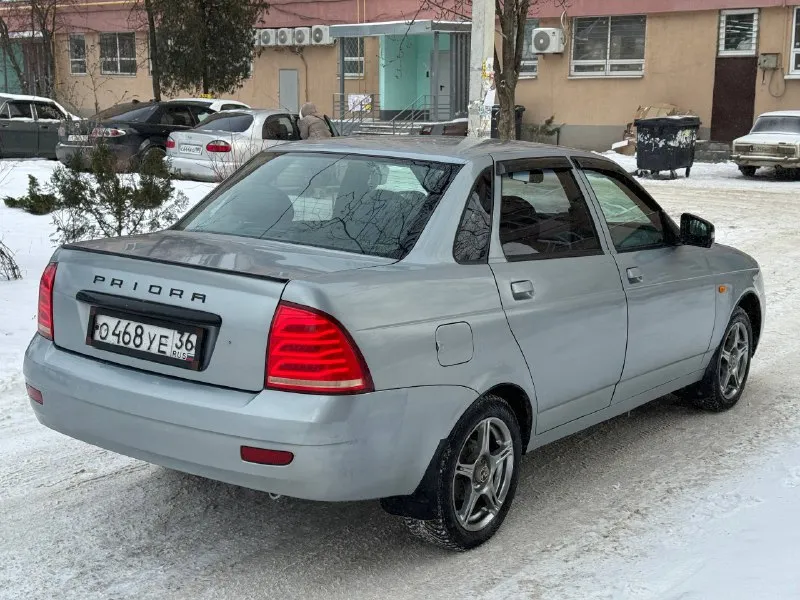 Lada priora цена - 335.000₽ город - мариуполь год выпуска - 2007 пробег - 265.000 топливо - бензин модификация- 1.6 16v кпп - механика собственник - да +79497368266 автомобиль в отличном состоянии! по технике все идеально двигатель и коробка на отлично. очень экономичное авто, полностью обслужен вложений не требует. по кузову без ржавчины и гнили салон ухожен не прокурен. документы в полном порядке! птс оригинал 2 владельца, автотека зеленая 🍀 комплектация: гур abs air bag - фотография - 5