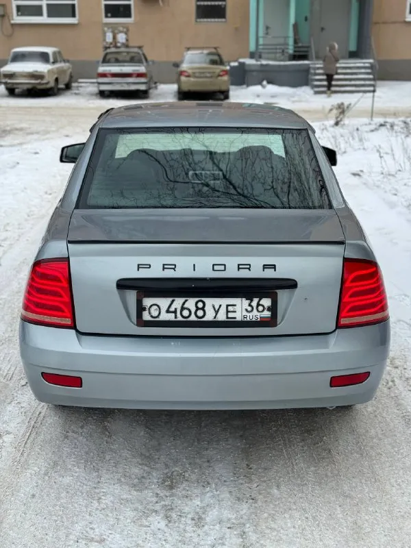 Lada priora цена - 335.000₽ город - мариуполь год выпуска - 2007 пробег - 265.000 топливо - бензин модификация- 1.6 16v кпп - механика собственник - да +79497368266 автомобиль в отличном состоянии! по технике все идеально двигатель и коробка на отлично. очень экономичное авто, полностью обслужен вложений не требует. по кузову без ржавчины и гнили салон ухожен не прокурен. документы в полном порядке! птс оригинал 2 владельца, автотека зеленая 🍀 комплектация: гур abs air bag - фотография - 6