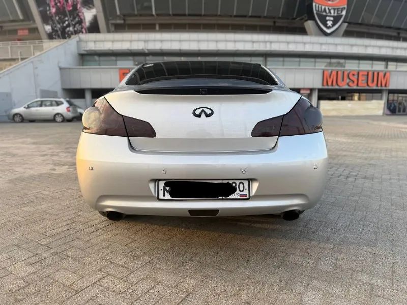 Продам автомобиль: infiniti g35 sport двигатель: 3.5 коробка: автомат год: 2008 пробег: 245 000км во владении лично у меня 2 года, до этого находилось у друга, в машину вкладывали не жалели, за автомобилем ухаживали на одном сервисе! автомобиль прошел то нареканий по ходовой нет, ошибок нет! в автомобили стоят в фарах дорогие лазерные линзы, крыша не крашена, а поклеена дорогая пленка, тормозная система akebono, тормозные диски и колодки с nissan 370z стоят оригинальные диски r20 инфинити. сделан антихром по кузову, музыка bose вся система работает кроме fm радио. салон в хорошем состоянии, за кожей ухаживали как положено. автомобиль тонирован в 5% резина в состоянии на 85% зимний комплект имеется на сезон, а то и два точно хватит hankook. цена: 1 250 000р тел: +7949 315 56 80 📞 звоните: +7(949)3155680 - фотография - 3