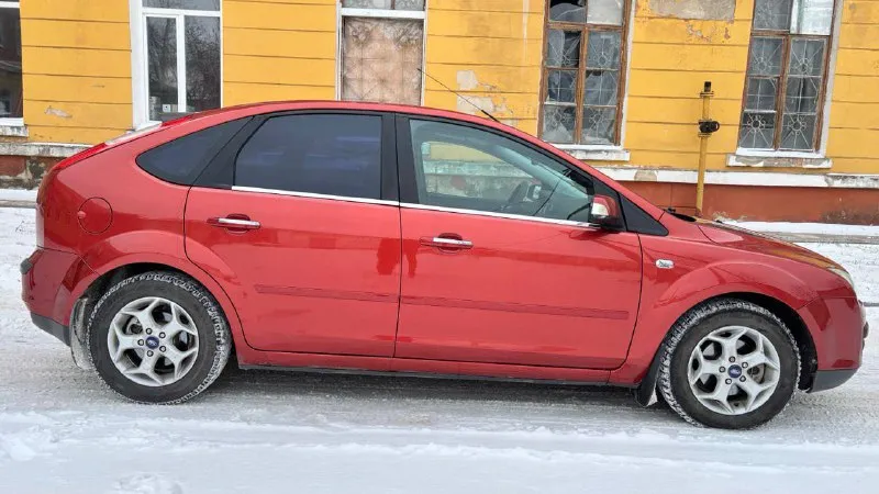 Срочно ‼️ продам ford focus 2007г. авто в превосходном состоянии! в жирной комплектации! зеленая автотека (без дтп). 8 лет в одной семье! кузов как по фото, гниль или ржавчина отсутствуют! герметики завод! родное остекление! техническая часть абсолютно без вложений! двигатель коробка ходовая на отлично! мотор 1.8 работает ровно! без постороннего шума! масло не берет! кпп переключается плавно! без хрустов и вылетов! ходовая часть взбитая! без стуков и скрипов! комплектации chia, климат контроль, система abs esp, подогрев сидений, гидроусилитель руля, 4.стеклоподъемника, эл. регулировка зеркал, заводские книжки, два ключа, сигнализация matrix 300x с автозапуском. документы чистые без штрафов запретов, оформление без проблем! цена 505.000 реальному покупателю хороший торг! тел: +7 (949) 092-80-91 тел: +7 (949) 426-74-93 telegram: +7 905 496-06-38. - фотография - 5