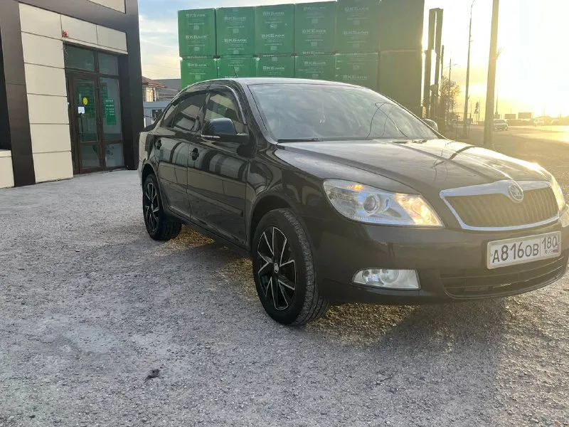 Год:2011 пробег: 250000 телефон :+79490981171 цена: 850000₽ предлагаю вашему вниманию надежный и комфортабельный автомобиль skoda октавия 2011 года выпуска. в комплектацию автомобиля входит все, что необходимо для комфортной и безопасной езды: климат-контроль, подогрев сидений, парктроники, датчики света и дождя, круиз-контроль, система курсовой устойчивости (esp) и многое другое. салон автомобиля отделан качественными материалами, что создает атмосферу комфорта и уюта. автомобиль находится в отличном техническом состоянии и не требует дополнительных вложений. своевременное техническое обслуживание проводилось в соответствии с регламентом производителя. все заказ снаряды предоставим. кузов автомобиля в отличном состоянии. разумный торг уместен при осмотре. звоните и приезжайте на просмотр – уверен, вы останетесь довольны! 📞 звоните: +7(949)0981171 - фотография - 4