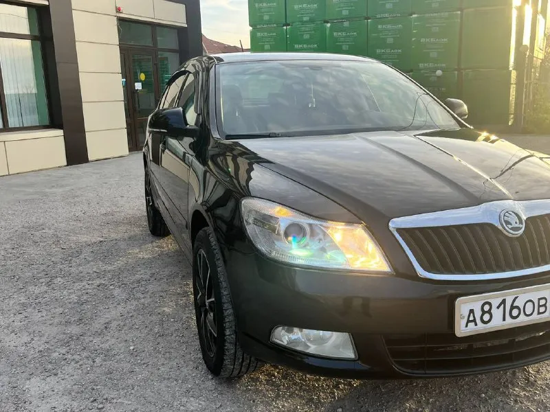 Год:2011 пробег: 250000 телефон :+79490981171 цена: 850000₽ предлагаю вашему вниманию надежный и комфортабельный автомобиль skoda октавия 2011 года выпуска. в комплектацию автомобиля входит все, что необходимо для комфортной и безопасной езды: климат-контроль, подогрев сидений, парктроники, датчики света и дождя, круиз-контроль, система курсовой устойчивости (esp) и многое другое. салон автомобиля отделан качественными материалами, что создает атмосферу комфорта и уюта. автомобиль находится в отличном техническом состоянии и не требует дополнительных вложений. своевременное техническое обслуживание проводилось в соответствии с регламентом производителя. все заказ снаряды предоставим. кузов автомобиля в отличном состоянии. разумный торг уместен при осмотре. звоните и приезжайте на просмотр – уверен, вы останетесь довольны! 📞 звоните: +7(949)0981171 - фотография - 9