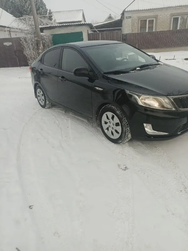 Kia рио 3, 2012 год, дв. 1.6 (123л. С), механика.   Кондиционер.
Мультируль, андроид, навигация, подушки безопасности, подогрев сидений, все стекла родные ( лобовое без трещин), абс, гур, 4 эл. Ст. Подъемника, противотуманки, электро зеркала, все тормоза дисковые. Двигатель, коробка - работают хорошо.
Аварий нет. Небольшой пробег.
Макеевка т. +79790551056
750Т. Р. ₽
📞 Звоните: +7(979)0551056 - фотография - 1