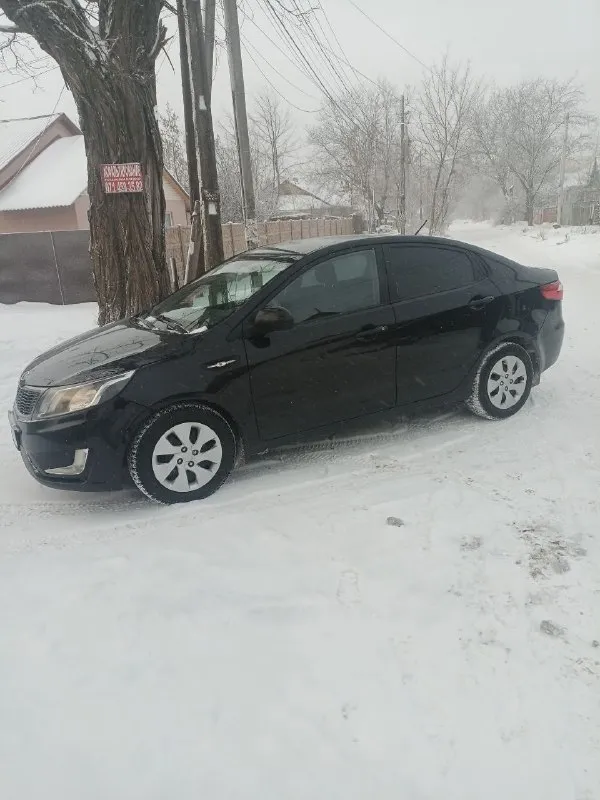 Kia рио 3, 2012 год, дв. 1.6 (123л. С), механика.   Кондиционер.
Мультируль, андроид, навигация, подушки безопасности, подогрев сидений, все стекла родные ( лобовое без трещин), абс, гур, 4 эл. Ст. Подъемника, противотуманки, электро зеркала, все тормоза дисковые. Двигатель, коробка - работают хорошо.
Аварий нет. Небольшой пробег.
Макеевка т. +79790551056
750Т. Р. ₽
📞 Звоните: +7(979)0551056 - фотография - 2