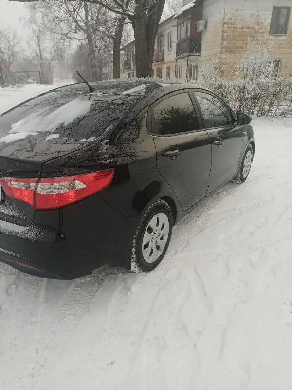 Kia рио 3, 2012 год, дв. 1.6 (123л. С), механика.   Кондиционер.
Мультируль, андроид, навигация, подушки безопасности, подогрев сидений, все стекла родные ( лобовое без трещин), абс, гур, 4 эл. Ст. Подъемника, противотуманки, электро зеркала, все тормоза дисковые. Двигатель, коробка - работают хорошо.
Аварий нет. Небольшой пробег.
Макеевка т. +79790551056
750Т. Р. ₽
📞 Звоните: +7(979)0551056 - фотография - 3