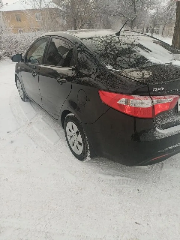 Kia рио 3, 2012 год, дв. 1.6 (123л. С), механика.   Кондиционер.
Мультируль, андроид, навигация, подушки безопасности, подогрев сидений, все стекла родные ( лобовое без трещин), абс, гур, 4 эл. Ст. Подъемника, противотуманки, электро зеркала, все тормоза дисковые. Двигатель, коробка - работают хорошо.
Аварий нет. Небольшой пробег.
Макеевка т. +79790551056
750Т. Р. ₽
📞 Звоните: +7(979)0551056 - фотография - 4