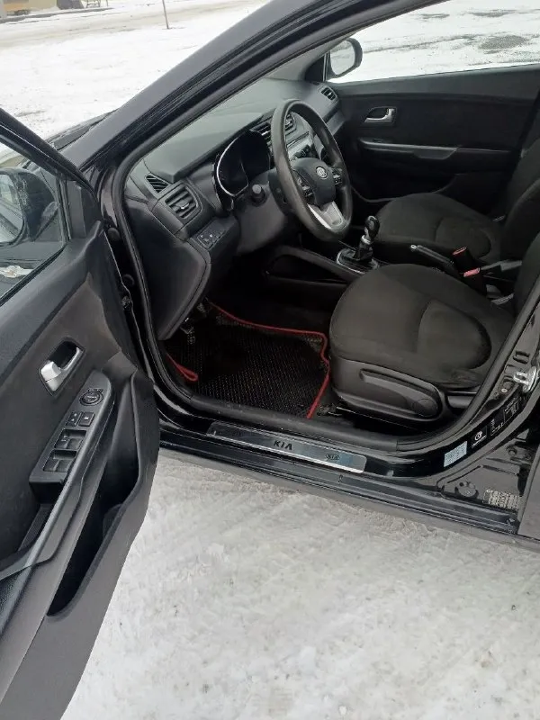 Kia рио 3, 2012 год, дв. 1.6 (123л. С), механика.   Кондиционер.
Мультируль, андроид, навигация, подушки безопасности, подогрев сидений, все стекла родные ( лобовое без трещин), абс, гур, 4 эл. Ст. Подъемника, противотуманки, электро зеркала, все тормоза дисковые. Двигатель, коробка - работают хорошо.
Аварий нет. Небольшой пробег.
Макеевка т. +79790551056
750Т. Р. ₽
📞 Звоните: +7(979)0551056 - фотография - 6