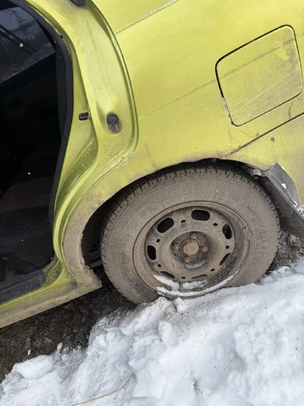 Nissan almera n15 1995г машина для своих лет в нормальном состоянии. поменян ступичный рычаг, все пружины стоек амортизаторов, спереди стоят проставки 30мм, с зади поставить не успели, ходовка хорошая, коробка не троит, переключает плавно. тупит стартер, нет аккумулятора, минусы по кузову видны на фото. цена 140т. р. торг документы в порядке, переоформление +79496176246 писать в телеграмм: @maksim_998 📲 tg: @maksim_998 📞 звоните: +7(949)6176246 - фотография - 10