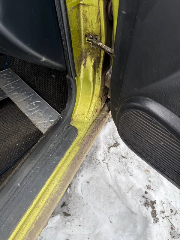 Nissan almera n15 1995г машина для своих лет в нормальном состоянии. поменян ступичный рычаг, все пружины стоек амортизаторов, спереди стоят проставки 30мм, с зади поставить не успели, ходовка хорошая, коробка не троит, переключает плавно. тупит стартер, нет аккумулятора, минусы по кузову видны на фото. цена 140т. р. торг документы в порядке, переоформление +79496176246 писать в телеграмм: @maksim_998 📲 tg: @maksim_998 📞 звоните: +7(949)6176246 - фотография - 8