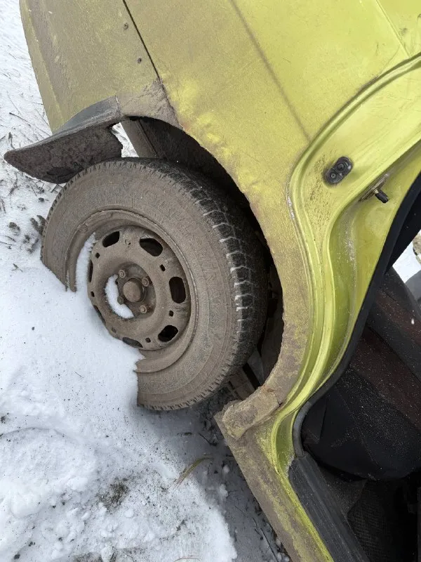 Nissan almera n15 1995г машина для своих лет в нормальном состоянии. поменян ступичный рычаг, все пружины стоек амортизаторов, спереди стоят проставки 30мм, с зади поставить не успели, ходовка хорошая, коробка не троит, переключает плавно. тупит стартер, нет аккумулятора, минусы по кузову видны на фото. цена 140т. р. торг документы в порядке, переоформление +79496176246 писать в телеграмм: @maksim_998 📲 tg: @maksim_998 📞 звоните: +7(949)6176246 - фотография - 9