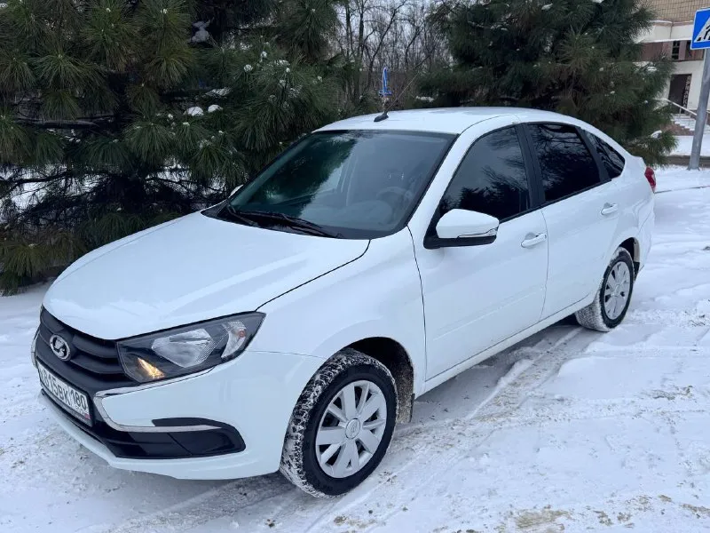 Ваз гранта 2024 лифтбэк. один хозяин, 1.6, пробег 25 т км хорошая комплектация: - кондиционер - abs - электроусилитель руля - подогрев сидений - камера заднего вида - мультимедия - сигнализация с автозапуском - 2 комплекта дисков с резиной авто только после то, все чеки на руках, два ключа. вся целая цена 890 т рублей, маленький торг донецк +79493145500 📞 звоните: +7(949)3145500 - фотография - 2