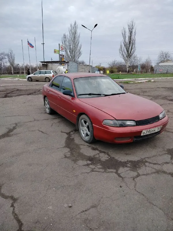 Продам. mazda 626 93 года. 1.8 газ/бензин авто без проблем на полном увереном ходу. не гнилая. докум... - фотография