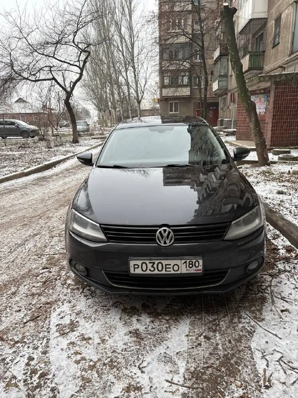 Продам volkswagen jetta 2012 года, 1.6 бензин, мкпп масло поменял 1,5 тыс км назад, мотор масло не е... - фотография