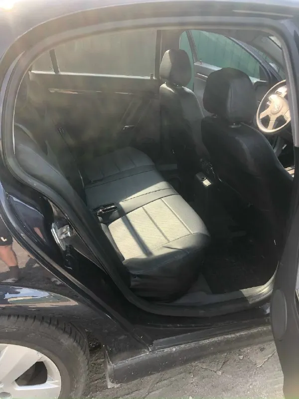 Продам opel вектра с 2003 год выпуска, двигатель 2.2 бензин(без тнвд)коробка автомат, работает идеально, стоит хорошая резина, гур, бензонасос, датчик давления топлива и переднюю ступицу поменяли неделю назад, по электрике ошибок нет, машина без гнили и дыр, но есть моменты по лкп, по документам чистая, подогревы сидений работают, из минусов надо поменять патрубок гур и стабилизатор(уже куплен), цена 360000 рублей, возможен обмне на автомобиль под разбор с проблемными документами с вашей доплатой или несколько автомобилей под разбор( ваз не предлогать)макеевка +79494500470 андрей 📞 звоните: +7(949)4500470 - фотография - 2