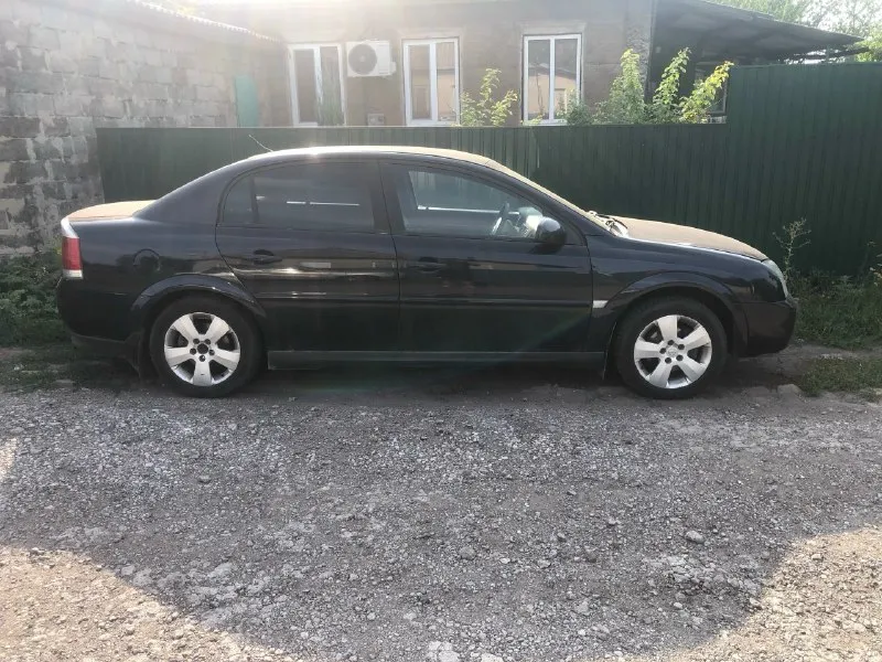 Продам opel вектра с 2003 год выпуска, двигатель 2.2 бензин(без тнвд)коробка автомат, работает идеально, стоит хорошая резина, гур, бензонасос, датчик давления топлива и переднюю ступицу поменяли неделю назад, по электрике ошибок нет, машина без гнили и дыр, но есть моменты по лкп, по документам чистая, подогревы сидений работают, из минусов надо поменять патрубок гур и стабилизатор(уже куплен), цена 360000 рублей, возможен обмне на автомобиль под разбор с проблемными документами с вашей доплатой или несколько автомобилей под разбор( ваз не предлогать)макеевка +79494500470 андрей 📞 звоните: +7(949)4500470 - фотография - 8