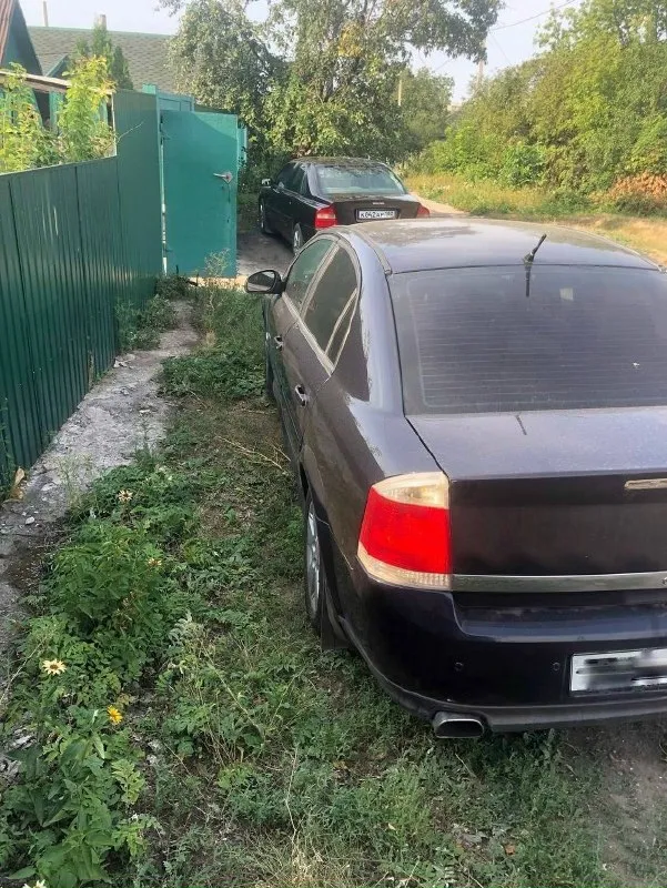 Продам opel вектра с 2003 год выпуска, двигатель 2.2 бензин(без тнвд)коробка автомат, работает идеально, стоит хорошая резина, гур, бензонасос, датчик давления топлива и переднюю ступицу поменяли неделю назад, по электрике ошибок нет, машина без гнили и дыр, но есть моменты по лкп, по документам чистая, подогревы сидений работают, из минусов надо поменять патрубок гур и стабилизатор(уже куплен), цена 360000 рублей, возможен обмне на автомобиль под разбор с проблемными документами с вашей доплатой или несколько автомобилей под разбор( ваз не предлогать)макеевка +79494500470 андрей 📞 звоните: +7(949)4500470 - фотография - 9