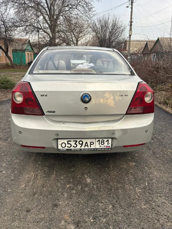 Продаю geely mk 2010 год, 1,6 мотор, пробег 97.000 км продаю свой авто, птс оригинал, машина была у отца, теперь у меня, продаю в связи с покупкой более нового авто, не битая, но, как зачастую бывает, есть по лкп моменты, на езду не влияют, гнили нет! все на фото видно, хороший торг на это! луганск, южные квартала! звоните или пишите, все расскажем и покажем. машина хорошая рабочая лошадка, не подводила, все расходники во время менялись, стоит уже зимняя резина! +79591416993 владимир цена 350.000₽ торг у капота звоните все расскажем и покажем. 📞 звоните: +7(959)1416993 - фотография - 2