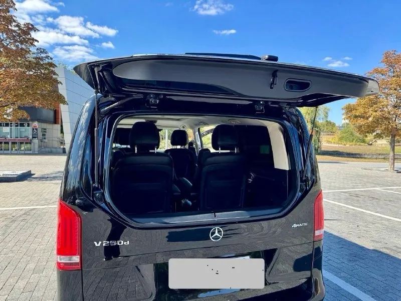 Продам mercedes v 250 d 2.1 4матіс ат (190 л. с.) 2017 год. v 250 d. 4 matic. комплектация: exclusive пробег 250000 адаптивные фары, круиз контроль, климат контроль раздельный, подогрев (вентиляция) всех сидений, холодильник, подогрев (охлаждения) подстаканников. камера 360. помощь в парковке. зимняя резина. 6 мест с водителем два ключа. семейное авто. 3900000 учёт 180. торг. обмен. +79493331997. 📞 звоните: +7(949)3331997 - фотография - 3