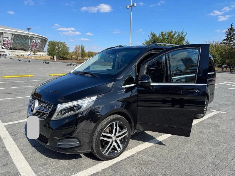 Продам mercedes v 250 d 2.1 4матіс ат (190 л. с.) 2017 год. v 250 d. 4 matic. комплектация: exclusive пробег 250000 адаптивные фары, круиз контроль, климат контроль раздельный, подогрев (вентиляция) всех сидений, холодильник, подогрев (охлаждения) подстаканников. камера 360. помощь в парковке. зимняя резина. 6 мест с водителем два ключа. семейное авто. 3900000 учёт 180. торг. обмен. +79493331997. 📞 звоните: +7(949)3331997 - фотография - 4