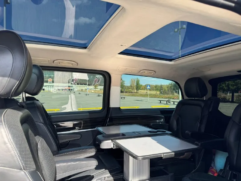 Продам mercedes v 250 d 2.1 4матіс ат (190 л. с.) 2017 год. v 250 d. 4 matic. комплектация: exclusive пробег 250000 адаптивные фары, круиз контроль, климат контроль раздельный, подогрев (вентиляция) всех сидений, холодильник, подогрев (охлаждения) подстаканников. камера 360. помощь в парковке. зимняя резина. 6 мест с водителем два ключа. семейное авто. 3900000 учёт 180. торг. обмен. +79493331997. 📞 звоните: +7(949)3331997 - фотография - 7