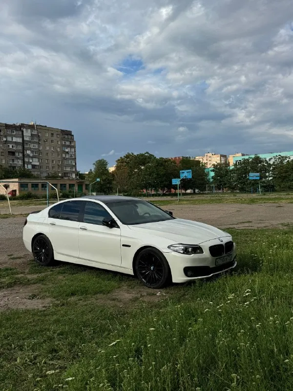 Продаю bmw 528i 2014г полный привод, на полном ходу, кузов в отличном состоянии, масло не ест, двига... - фотография