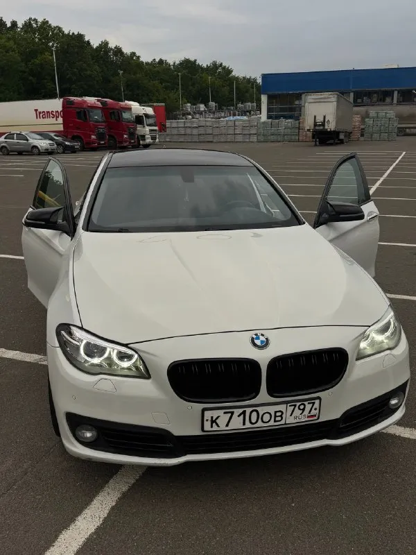 Продаю bmw 528i 2014г полный привод, на полном ходу, кузов в отличном состоянии, масло не ест, двигатель коробка в идеале, тормоза и колодки заменены в круг, подвеска обслужена, редуктор новый 2,3млн, торг уместен +79895381767 звоните пишите 📞 звоните: +7(989)5381767 - фотография - 2