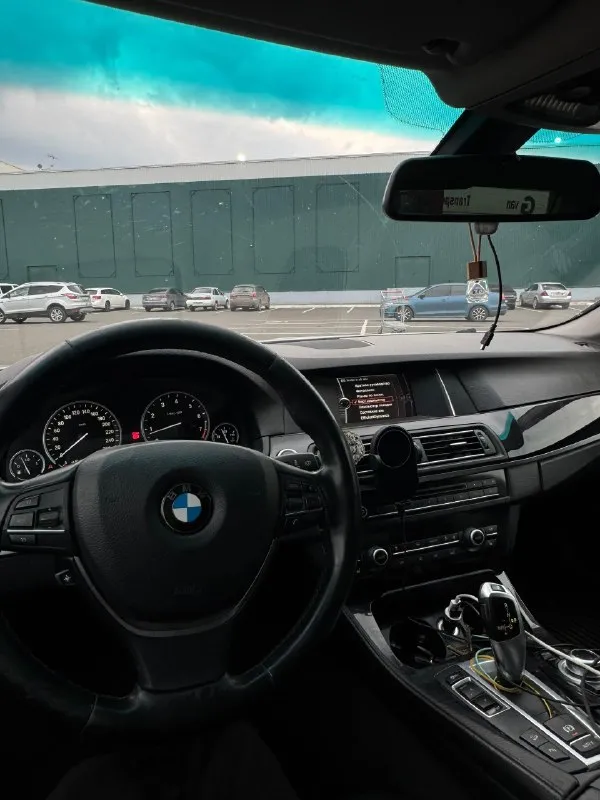 Продаю bmw 528i 2014г полный привод, на полном ходу, кузов в отличном состоянии, масло не ест, двигатель коробка в идеале, тормоза и колодки заменены в круг, подвеска обслужена, редуктор новый 2,3млн, торг уместен +79895381767 звоните пишите 📞 звоните: +7(989)5381767 - фотография - 4
