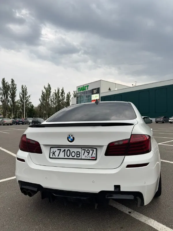Продаю bmw 528i 2014г полный привод, на полном ходу, кузов в отличном состоянии, масло не ест, двигатель коробка в идеале, тормоза и колодки заменены в круг, подвеска обслужена, редуктор новый 2,3млн, торг уместен +79895381767 звоните пишите 📞 звоните: +7(989)5381767 - фотография - 5