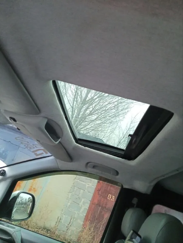 Продается mercedes vito 2004 года⚠ ✅ отличный автомобиль в хорошем состоянии: - двигатель: 2.2 турбо дизель - коробка автомат - все работает исправно. 🚐 просторный салон, идеален для семейных поездок или бизнеса. много места для пассажиров и багажа. 🔧 вложений не требует, все технические обслуживания выполнены российский учёт, документы чистые 💸цена: 1.200🍋 без торга 🇷🇺донецк звонить +79495109264. 📞 звоните: +7(949)5109264 - фотография - 3