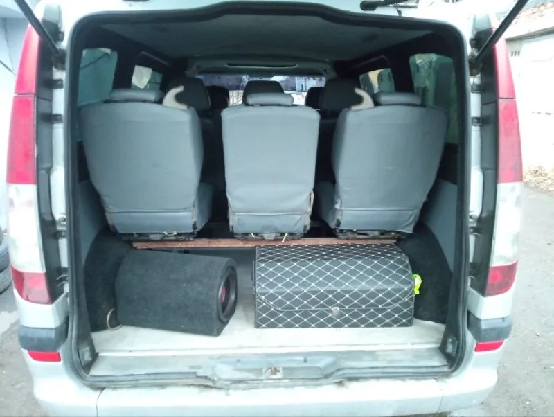 Продается mercedes vito 2004 года⚠ ✅ отличный автомобиль в хорошем состоянии: - двигатель: 2.2 турбо дизель - коробка автомат - все работает исправно. 🚐 просторный салон, идеален для семейных поездок или бизнеса. много места для пассажиров и багажа. 🔧 вложений не требует, все технические обслуживания выполнены российский учёт, документы чистые 💸цена: 1.200🍋 без торга 🇷🇺донецк звонить +79495109264. 📞 звоните: +7(949)5109264 - фотография - 6