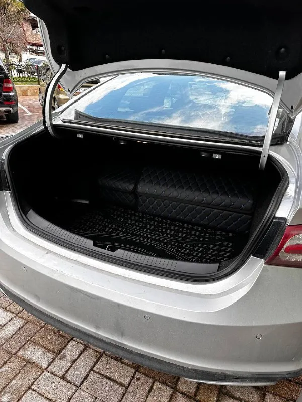 Chevrolet malibu (2020) premier. 2t ( 251л. с). собственник, не перекуп. владею автомобилем уже два года. машина полностью обслужена, родной пробег 188.000 км. замена масел/фильтров каждые 5-6 тысяч км. максимальная комплектация: - кожаный салон - камера заднего вида - датчик света - датчик дождя - парктроники - сенсорный дисплей ( carplay / android auto ) - подогрев передних / задних сидений - подогрев руля - панорама ( электр. ) любые проверки за ваш счет. территориально: г. макеевка +79528177321 ( telegram / what’s app ) цена: 2.300.000 руб. 📞 звоните: +7(952)8177321 - фотография - 3