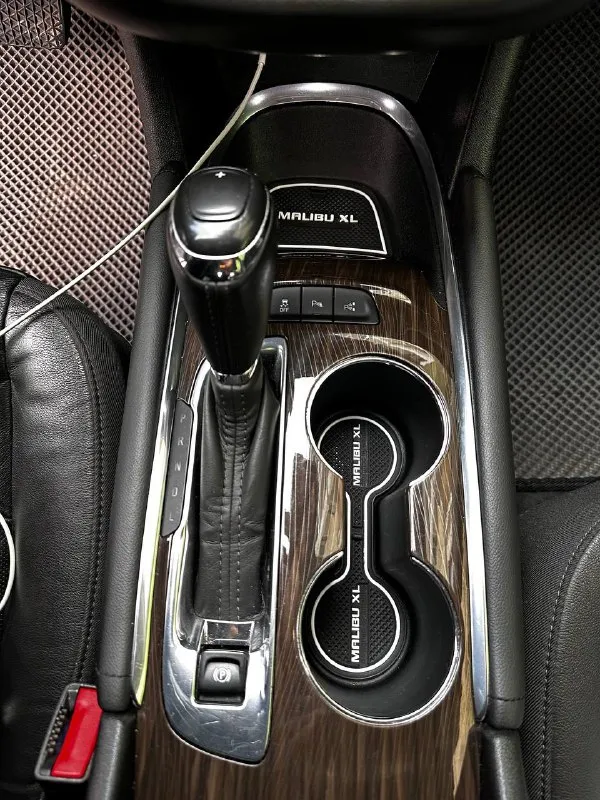 Chevrolet malibu (2020) premier. 2t ( 251л. с). собственник, не перекуп. владею автомобилем уже два года. машина полностью обслужена, родной пробег 188.000 км. замена масел/фильтров каждые 5-6 тысяч км. максимальная комплектация: - кожаный салон - камера заднего вида - датчик света - датчик дождя - парктроники - сенсорный дисплей ( carplay / android auto ) - подогрев передних / задних сидений - подогрев руля - панорама ( электр. ) любые проверки за ваш счет. территориально: г. макеевка +79528177321 ( telegram / what’s app ) цена: 2.300.000 руб. 📞 звоните: +7(952)8177321 - фотография - 5