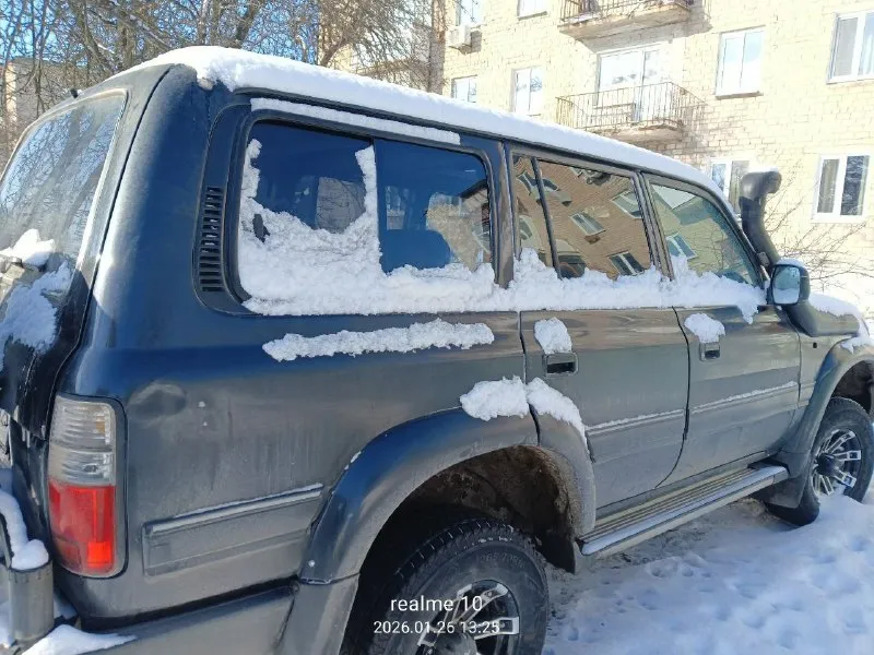 Продам легенду toyota land cruiser 80 (рестайлинг) легендарный внедорожник, который не нуждается в представлении 🔥 надёжный, мощный и проверенный временем. 🔹 год выпуска: 1996 🔹 рестайлинг 🔹 двигатель: 4.5 бензин 🔹 кпп: механика 🔹 документы: полный порядок, без проблем 🔹 салон: новая торпеда 🔹 безопасность: подушки безопасности 🔹 ходовая часть перебребранная автомобиль в хорошем состоянии, готов к эксплуатации — как для города, так и для бездорожья. 💰 цена: 1 700 000 ₽ 🤝 торг: уместен при осмотре 📷 осмотр в г. докучаевск 📞 телефон: +7 949 612-44-38 📞 звоните: +7(949)6124438 - фотография - 3