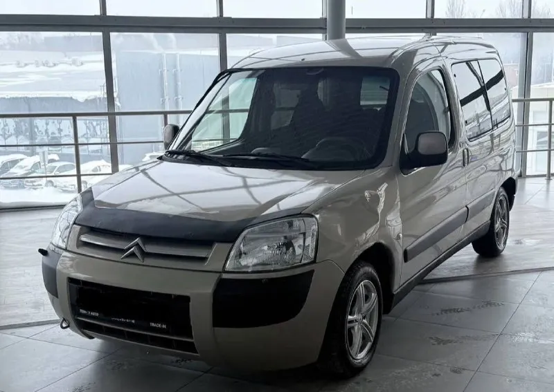 Ситроен берлинго пасажир. год 2007 объем 1.4 механика пробег 239т, км кондиционер, стеклоподъемник, центральный замок, подогрев сидений, гидроусилитель руля, в хорошем состояний все как на фото двигатель коробка без нареканий, хороший робочий и семейный автомобиль. г. мариуполь цена 420т, руб торг. тел: +79495806290 тел: +79613130222 - фотография - 2