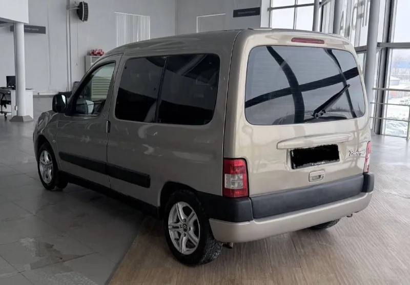 Ситроен берлинго пасажир. год 2007 объем 1.4 механика пробег 239т, км кондиционер, стеклоподъемник, центральный замок, подогрев сидений, гидроусилитель руля, в хорошем состояний все как на фото двигатель коробка без нареканий, хороший робочий и семейный автомобиль. г. мариуполь цена 420т, руб торг. тел: +79495806290 тел: +79613130222 - фотография - 4