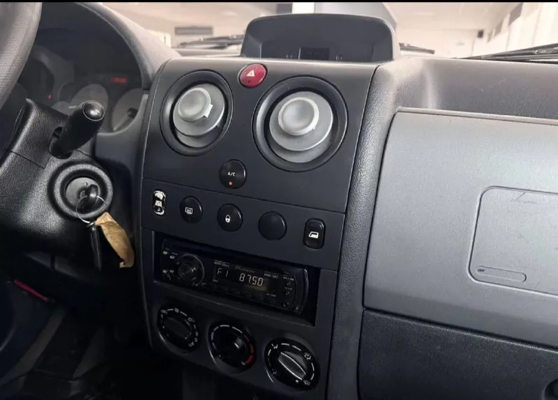 Ситроен берлинго пасажир. год 2007 объем 1.4 механика пробег 239т, км кондиционер, стеклоподъемник, центральный замок, подогрев сидений, гидроусилитель руля, в хорошем состояний все как на фото двигатель коробка без нареканий, хороший робочий и семейный автомобиль. г. мариуполь цена 420т, руб торг. тел: +79495806290 тел: +79613130222 - фотография - 9