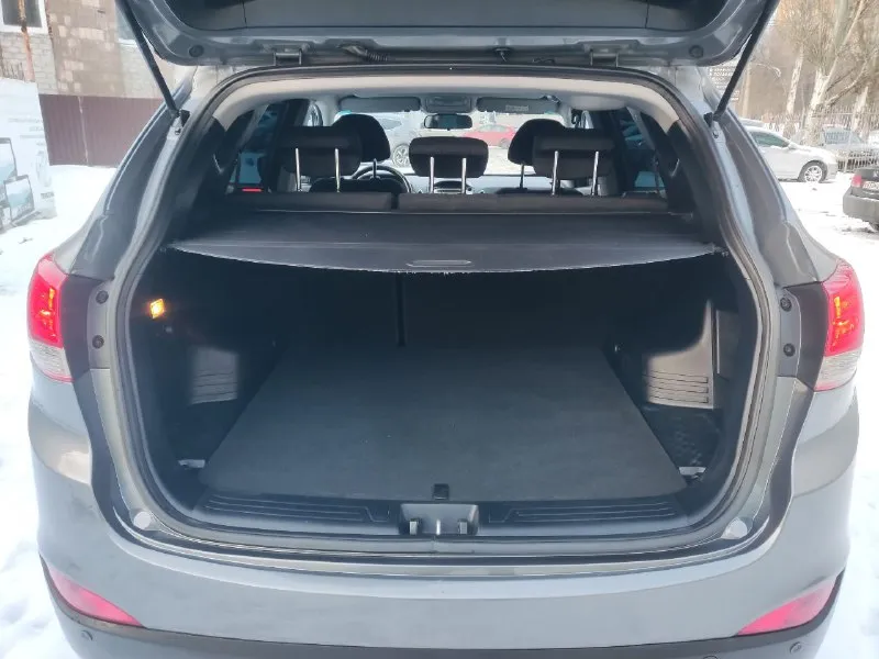 Hyundai ix 35 год выпуска - 2015. пробег - 145.100км. двигатель - 2.0 бензин. кпп-автоматическая aisin. автомобиль в прекрасном состоянии пробег 145.100 оригинальный 💯% мотор работает как часики масло не расходует акпп без нареканий ходовая часть плотная без посторонних шумов едет бодро свеже установлено гбо последнего поколение зарегистрировано в мрэо кузов без вмятин и царапин дно пороги стаканы все целое чистый опрятный салон хорошая комплектация подогрев всех сидений зеркал/заднего стекла 2х зонный климат контроль эл зеркала 4эл стеклоподъёмники мульти руль круиз контроль датчик света/дождя abs ebd esp и. т.д юридически кристально чист 2 собственника 2 ключа любое оформление в мрэо учёт рф цена 1.370т. р осмотр г донецк +79494937644 - фотография - 10