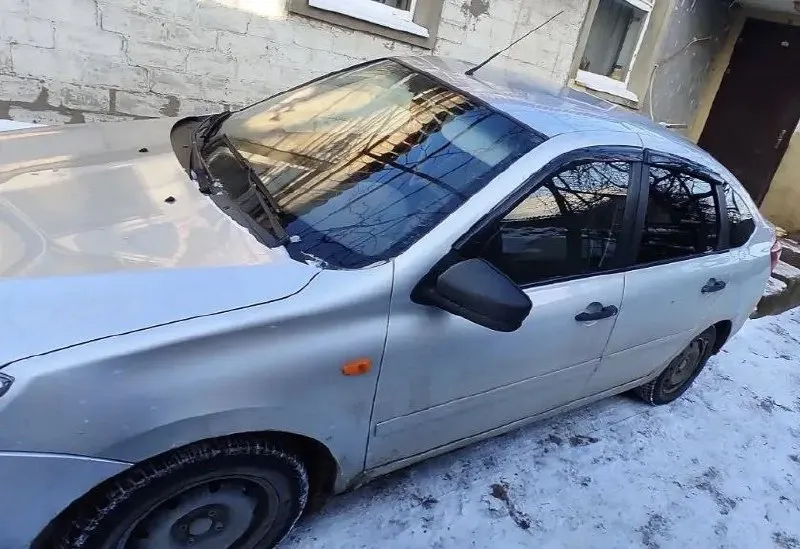 Продам лада гранта, 2015 г. , 8- ми клапан. ,198000- пробег. все сделано. цена 450 т, торг. сел и поехал. летняя резина на железных дисках прилагается. звонить +79493135413 - фотография - 3